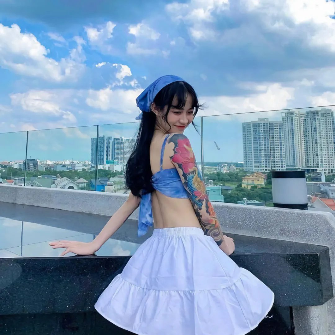男孩在唱歌